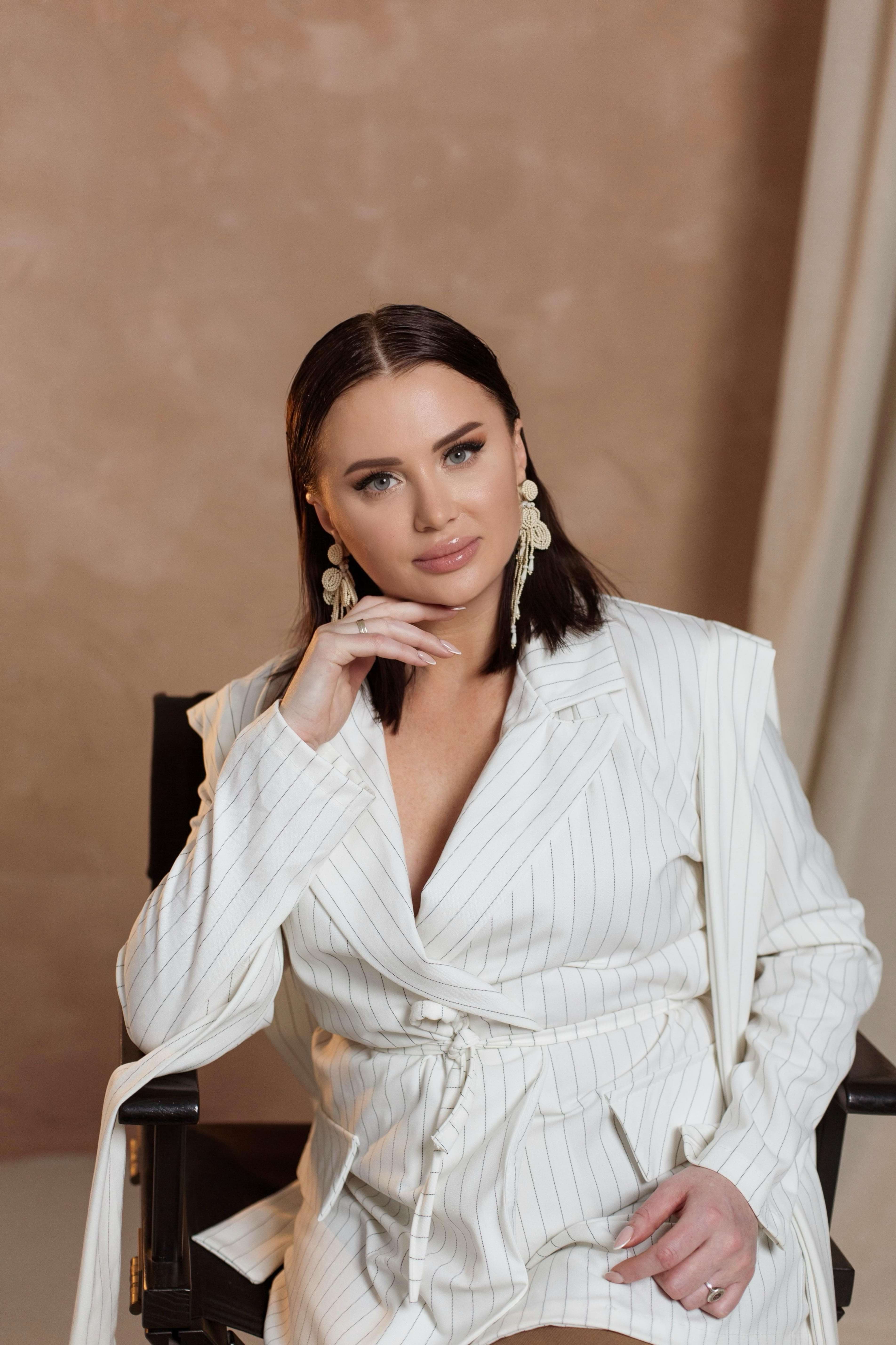 Олеся Орленко - суддя в другому складі в номінаціях нарощування волосся, в категорії майстер | Іспанія, Україна